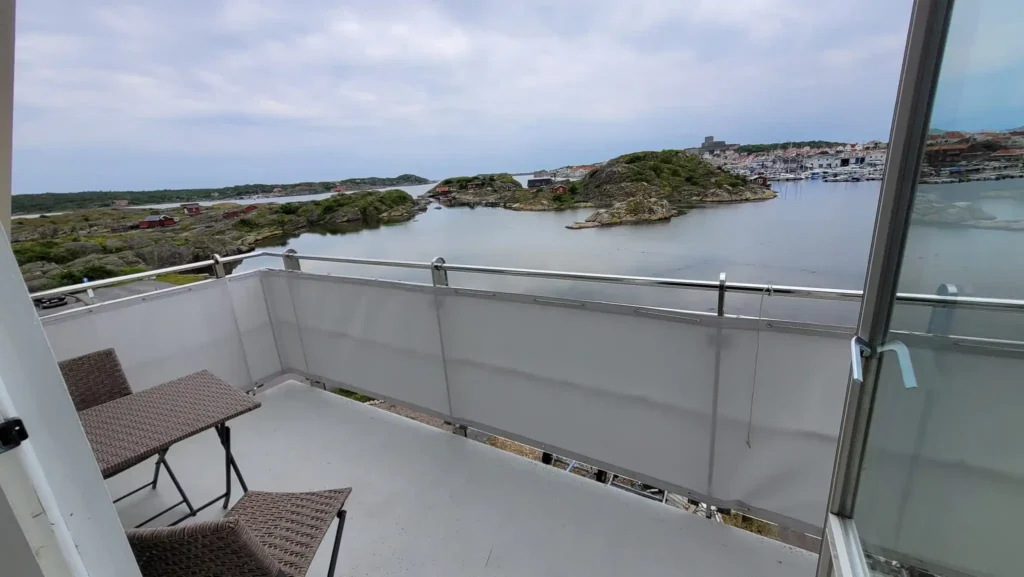 Måttsytt balkongskydd med utsikt – skyddar mot vind och insyn