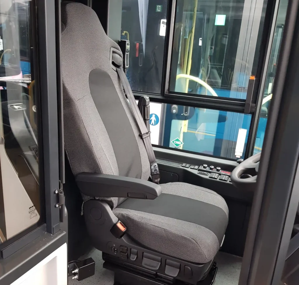 Marstrands Marintextil – omklädda stolar i Västtrafik expressbuss