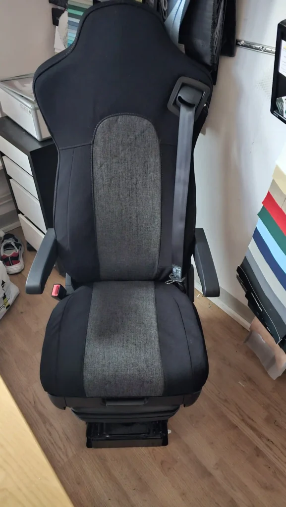 Västtrafik förarstol omklädd – MAN expressbuss med ergonomisk och slitstark textil