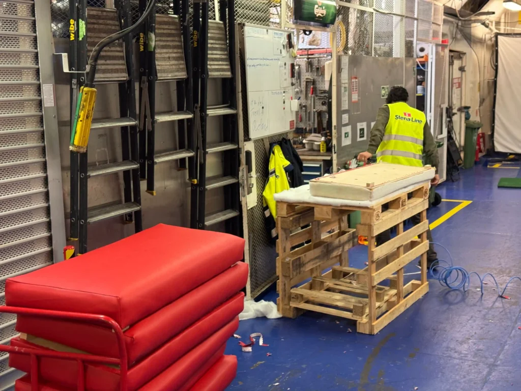 Sittdynor för Stena Line ombord på fartyg – marintextilproduktion i industriell miljö