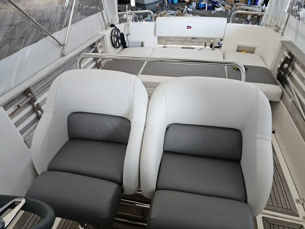 Nimbus Batdynor 1 Boat cushions Boat cushions for Nimbus boat - White and gray cushions in durable marine fabric for optimal comfort and design