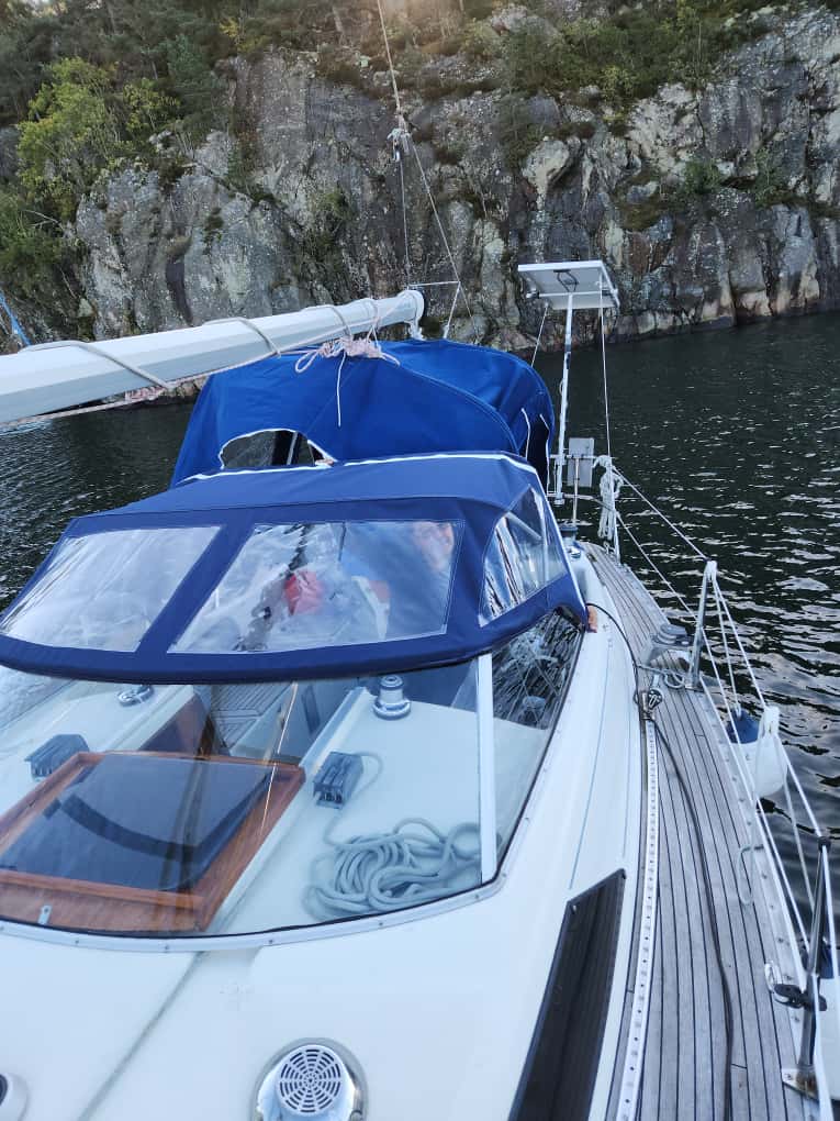 Sprayhood till Maxi 35 i Uddevalla tillverkad av Marstrands Marintextil