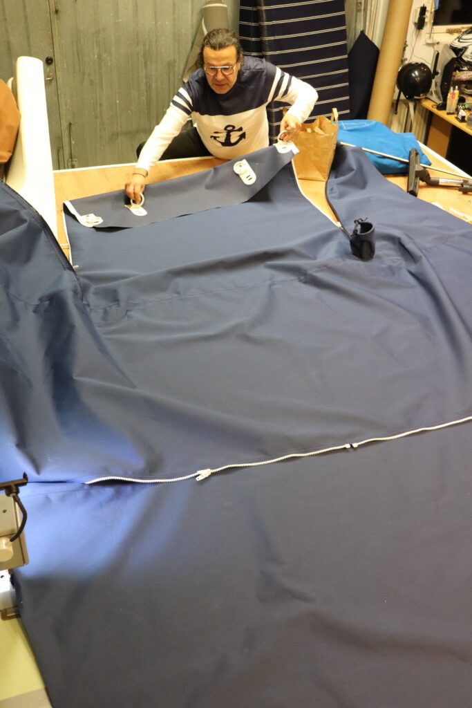 Boat cover service and repair in Gothenburg – repair of boat covers, reinforcement of seams, and custom work at Marstrands Marintextil.