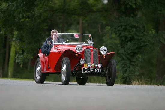 Dellow MK1 veteranbil – original bilsäte före renovering hos Marstrands Marintextil