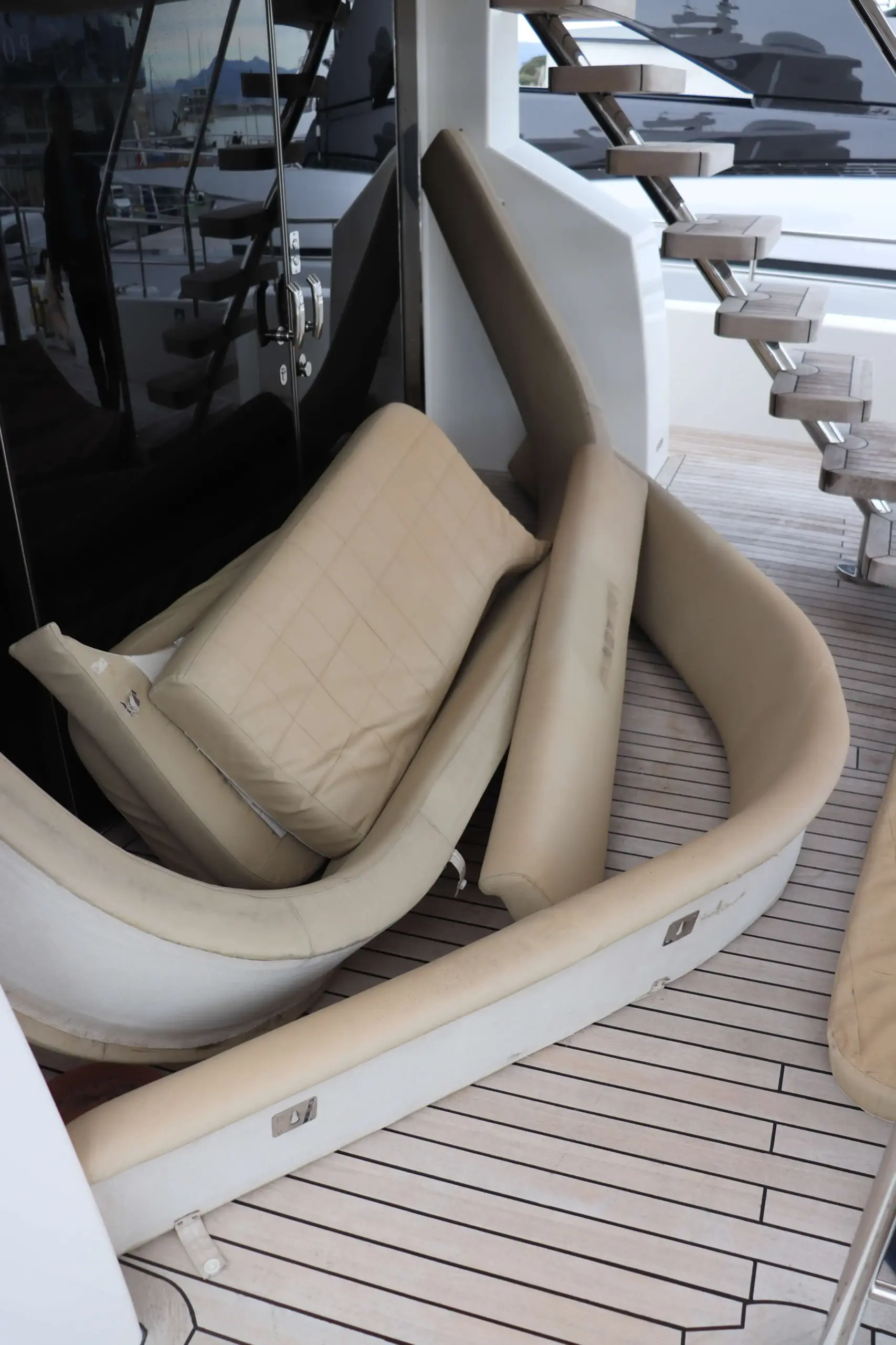 Passform och form på befintliga båtdynor på Majesty 110 inför planering av skräddarsydda yacht dynor