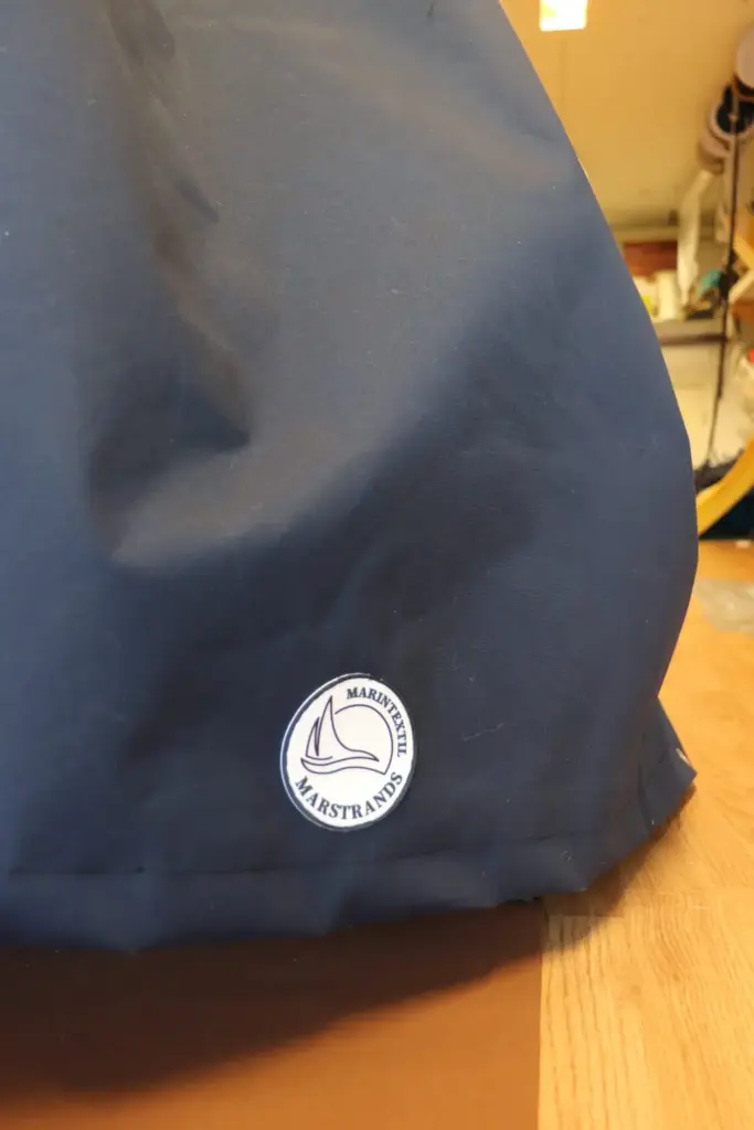 Finished pulpet cover Nimbus Max 1 after new production - tailor-made boat canopy with marine canopy fabric