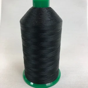 Spule mit schwarzem Coats Dabond-Nähgarn