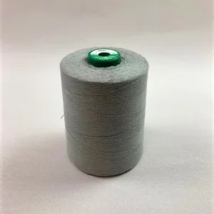 Spule mit Coats Dual Duty WR-Nähgarn in der Farbe Grau