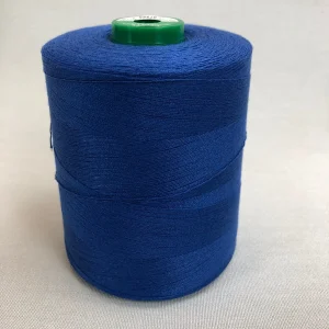 Spule mit Coats Dual Duty WR-Nähgarn in der Farbe Pacific Blue