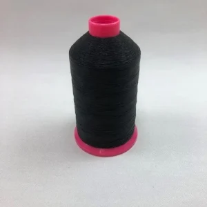 Liberty PTFE-Garn in Schwarz auf einer Spule mit rosa Fuß