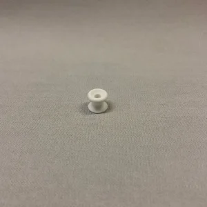 Botón blanco de Noruega con orificio para tornillo para fijarlo a la capucha