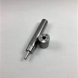 Oeillet avec tige cylindrique et base en métal