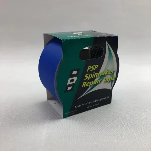 Rotolo di nastro adesivo blu per spinnaker PSP accanto alla confezione del prodotto