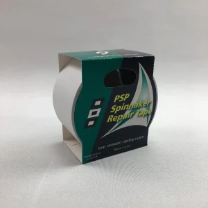 Rulle med vit PSP spinnakertejp bredvid produktförpackningen