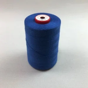 Spule mit blauem Rasant-Nähgarn