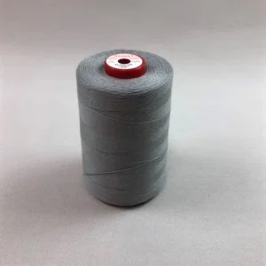 Spule mit grauem Rasant-Nähgarn