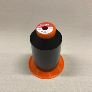 Spule mit schwarzem Serafil WR30-Polyestergarn
