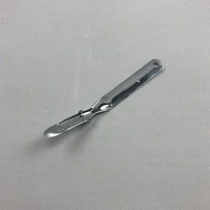 Utensili metallici per rimuovere graffette e chiodini